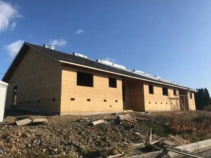 Sheathed multi-unit building with its framing closed in